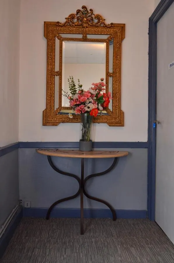 **  Aux Lys D'Or Hotel Realville France